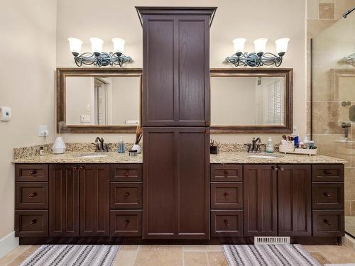 1237 Chahley Landing, Edmonton, AB - Indoor Photo Showing Bathroom