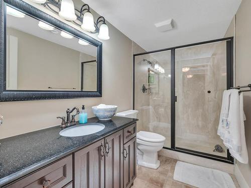 1237 Chahley Landing, Edmonton, AB - Indoor Photo Showing Bathroom