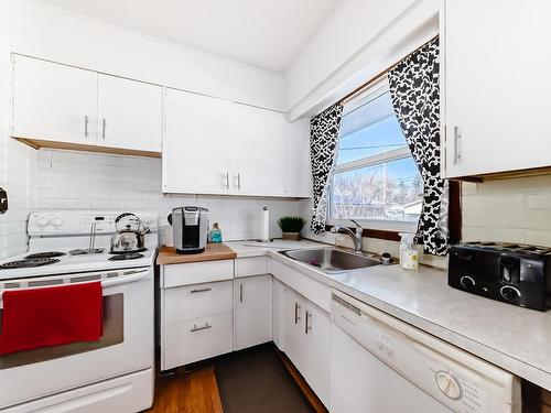 4026 113 Avenue, Edmonton, AB - Indoor Photo Showing Kitchen