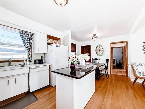 4026 113 Avenue, Edmonton, AB - Indoor Photo Showing Kitchen