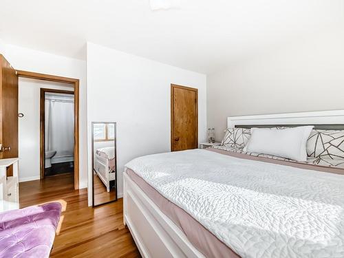 4026 113 Avenue, Edmonton, AB - Indoor Photo Showing Bedroom