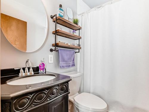 4026 113 Avenue, Edmonton, AB - Indoor Photo Showing Bathroom