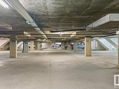 89 13825 155 Avenue, Edmonton, AB - Indoor Photo Showing Garage