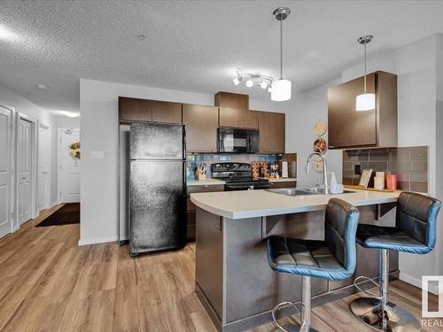 346 1196 Hyndman Road, Edmonton, AB - Indoor Photo Showing Kitchen