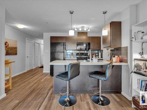 346 1196 Hyndman Road, Edmonton, AB - Indoor Photo Showing Kitchen