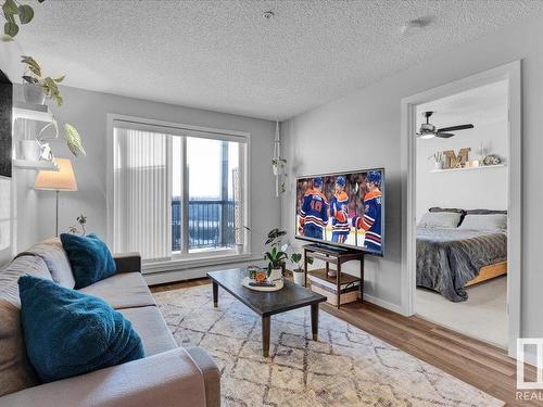 346 1196 Hyndman Road, Edmonton, AB - Indoor Photo Showing Living Room