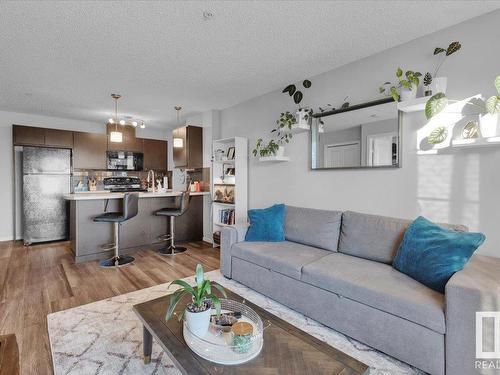 346 1196 Hyndman Road, Edmonton, AB - Indoor Photo Showing Living Room