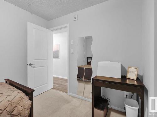 346 1196 Hyndman Road, Edmonton, AB - Indoor Photo Showing Bedroom