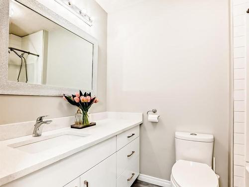 16104 100 Street, Edmonton, AB - Indoor Photo Showing Bathroom