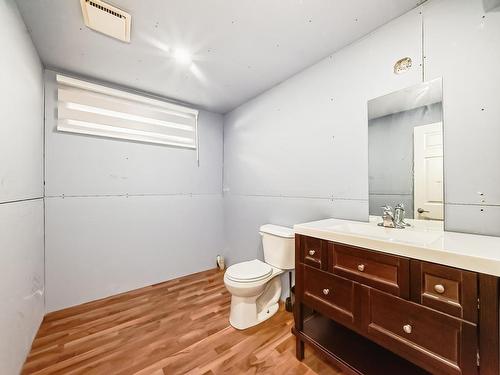 16104 100 Street, Edmonton, AB - Indoor Photo Showing Bathroom