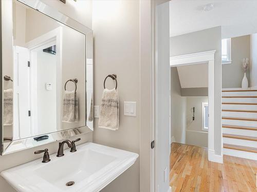 10134 81 Street, Edmonton, AB - Indoor Photo Showing Bathroom