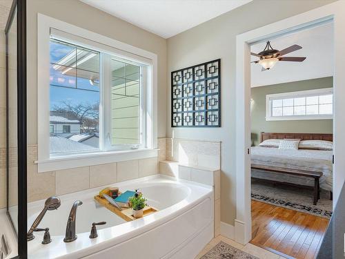 10134 81 Street, Edmonton, AB - Indoor Photo Showing Bathroom