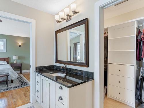 10134 81 Street, Edmonton, AB - Indoor Photo Showing Bathroom