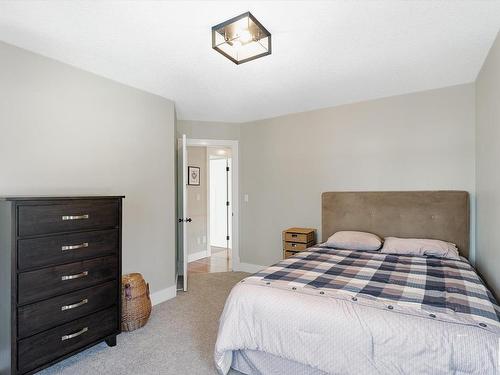 10134 81 Street, Edmonton, AB - Indoor Photo Showing Bedroom