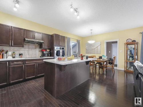 7129 South Terwillegar Drive, Edmonton, AB - Indoor Photo Showing Kitchen With Upgraded Kitchen