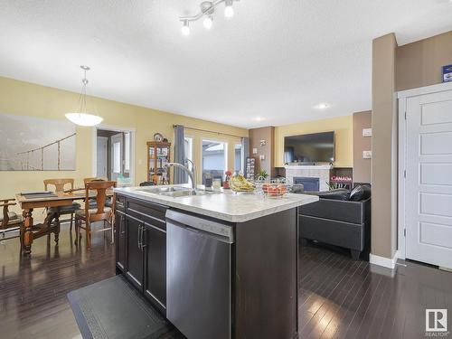 7129 South Terwillegar Drive, Edmonton, AB - Indoor Photo Showing Kitchen