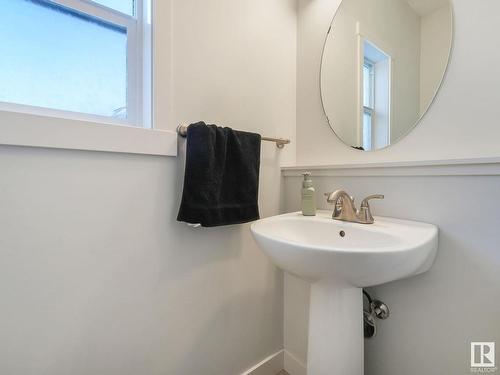 7129 South Terwillegar Drive, Edmonton, AB - Indoor Photo Showing Bathroom