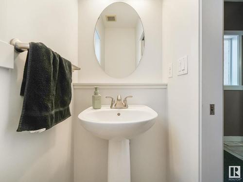 7129 South Terwillegar Drive, Edmonton, AB - Indoor Photo Showing Bathroom