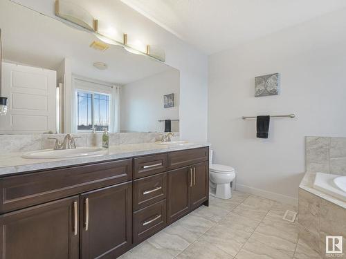 7129 South Terwillegar Drive, Edmonton, AB - Indoor Photo Showing Bathroom