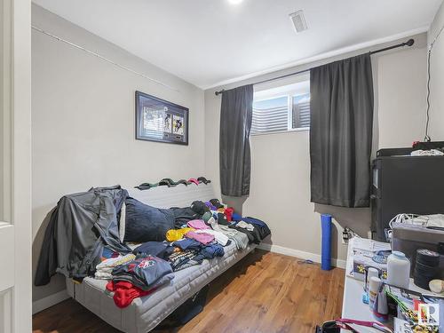 7129 South Terwillegar Drive, Edmonton, AB - Indoor Photo Showing Bedroom