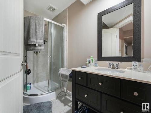 7129 South Terwillegar Drive, Edmonton, AB - Indoor Photo Showing Bathroom