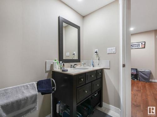 7129 South Terwillegar Drive, Edmonton, AB - Indoor Photo Showing Bathroom