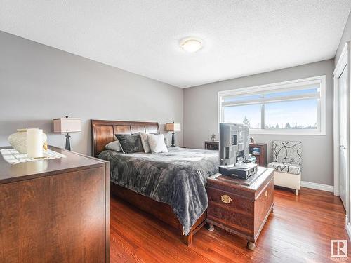 7032 138 Avenue, Edmonton, AB - Indoor Photo Showing Bedroom