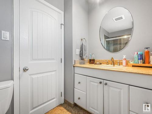 7032 138 Avenue, Edmonton, AB - Indoor Photo Showing Bathroom