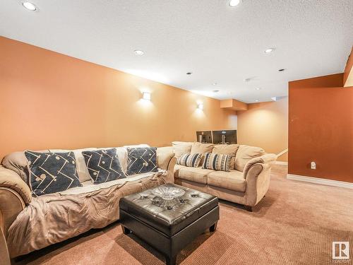 7032 138 Avenue, Edmonton, AB - Indoor Photo Showing Living Room