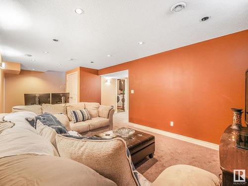 7032 138 Avenue, Edmonton, AB - Indoor Photo Showing Living Room