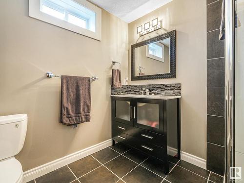 7032 138 Avenue, Edmonton, AB - Indoor Photo Showing Bathroom