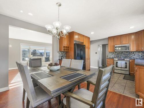 7032 138 Avenue, Edmonton, AB - Indoor Photo Showing Dining Room