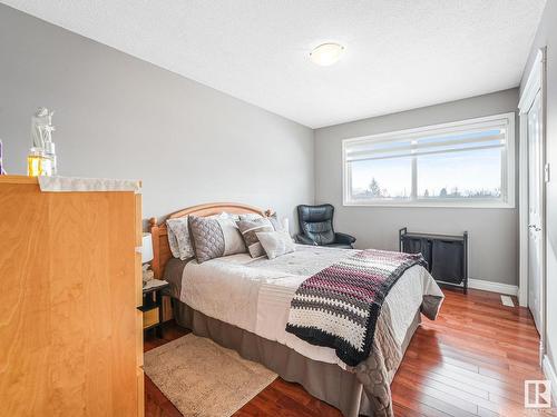 7032 138 Avenue, Edmonton, AB - Indoor Photo Showing Bedroom