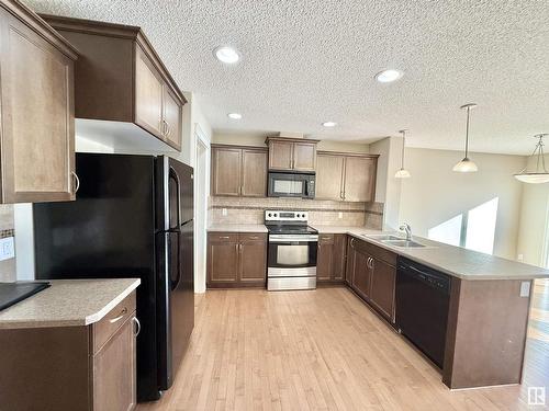 12513 171 Avenue, Edmonton, AB - Indoor Photo Showing Kitchen With Double Sink