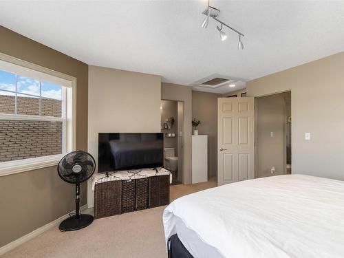 1321 Grant Way, Edmonton, AB - Indoor Photo Showing Bedroom