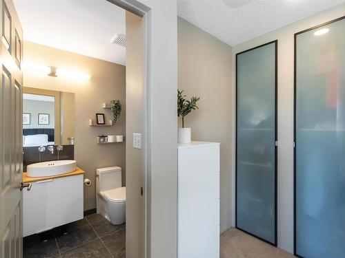 1321 Grant Way, Edmonton, AB - Indoor Photo Showing Bathroom