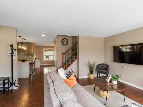 1321 Grant Way, Edmonton, AB - Indoor Photo Showing Living Room