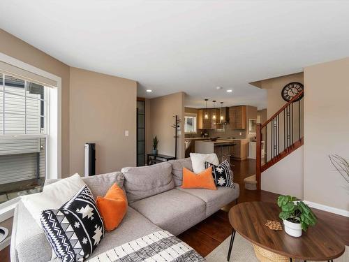 1321 Grant Way, Edmonton, AB - Indoor Photo Showing Living Room