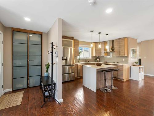 1321 Grant Way, Edmonton, AB - Indoor Photo Showing Kitchen With Upgraded Kitchen