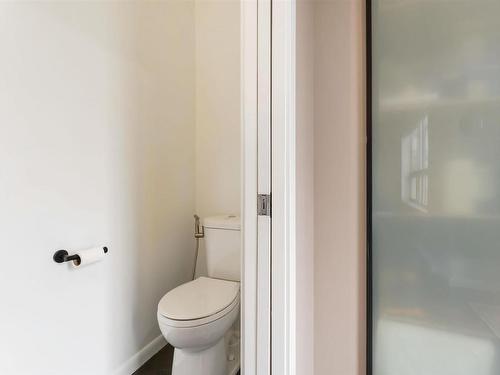 1321 Grant Way, Edmonton, AB - Indoor Photo Showing Bathroom