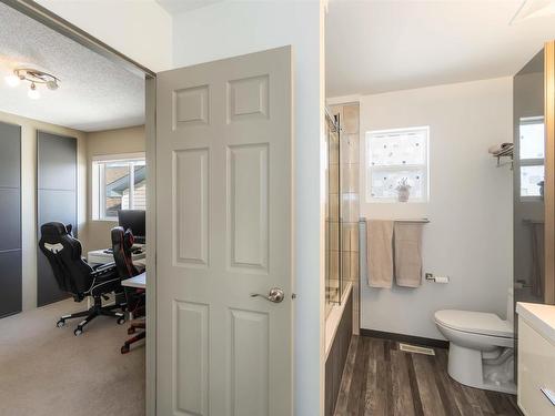 1321 Grant Way, Edmonton, AB - Indoor Photo Showing Bathroom