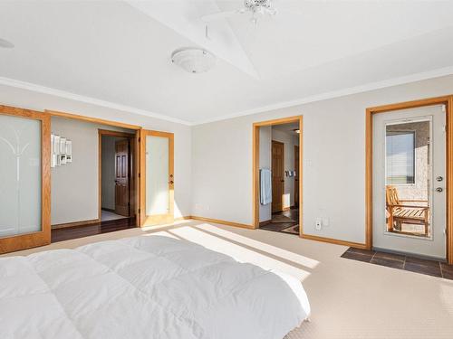 1061 Tory Road, Edmonton, AB - Indoor Photo Showing Bedroom