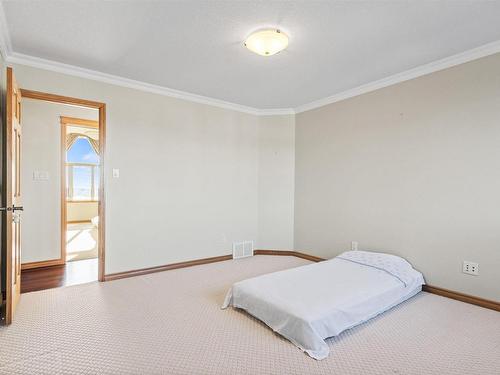 1061 Tory Road, Edmonton, AB - Indoor Photo Showing Bedroom