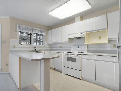 112 17151 94A Avenue, Edmonton, AB - Indoor Photo Showing Kitchen