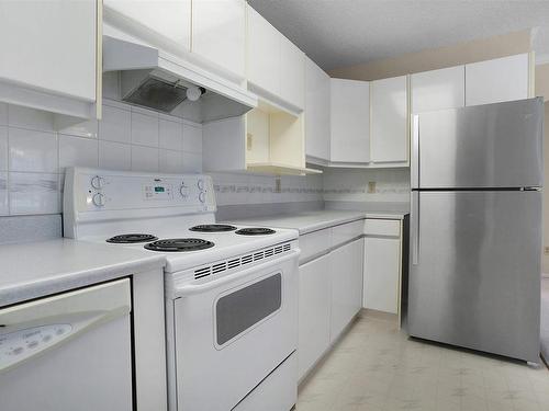 112 17151 94A Avenue, Edmonton, AB - Indoor Photo Showing Kitchen