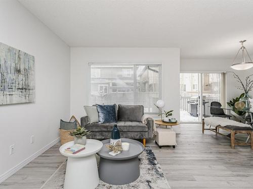 16421 134 Street, Edmonton, AB - Indoor Photo Showing Living Room