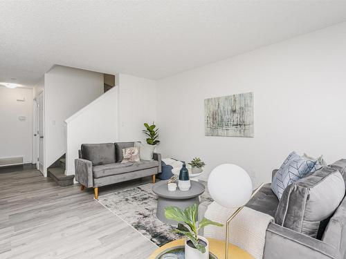 16421 134 Street, Edmonton, AB - Indoor Photo Showing Living Room