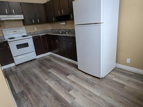 5014 52 Avenue, Glendon, AB - Indoor Photo Showing Kitchen With Double Sink