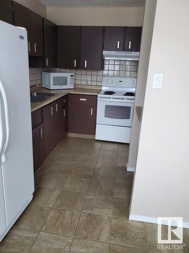5014 52 Avenue, Glendon, AB - Indoor Photo Showing Kitchen