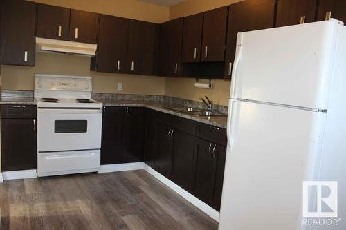 5014 52 Avenue, Glendon, AB - Indoor Photo Showing Kitchen With Double Sink